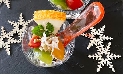 ウォッシュチーズ乗せ蕎⻨の実サラダ